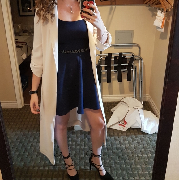 COPY - Aritizia - Babaton kahlo robe jacket bone small - Picture 4 of 11